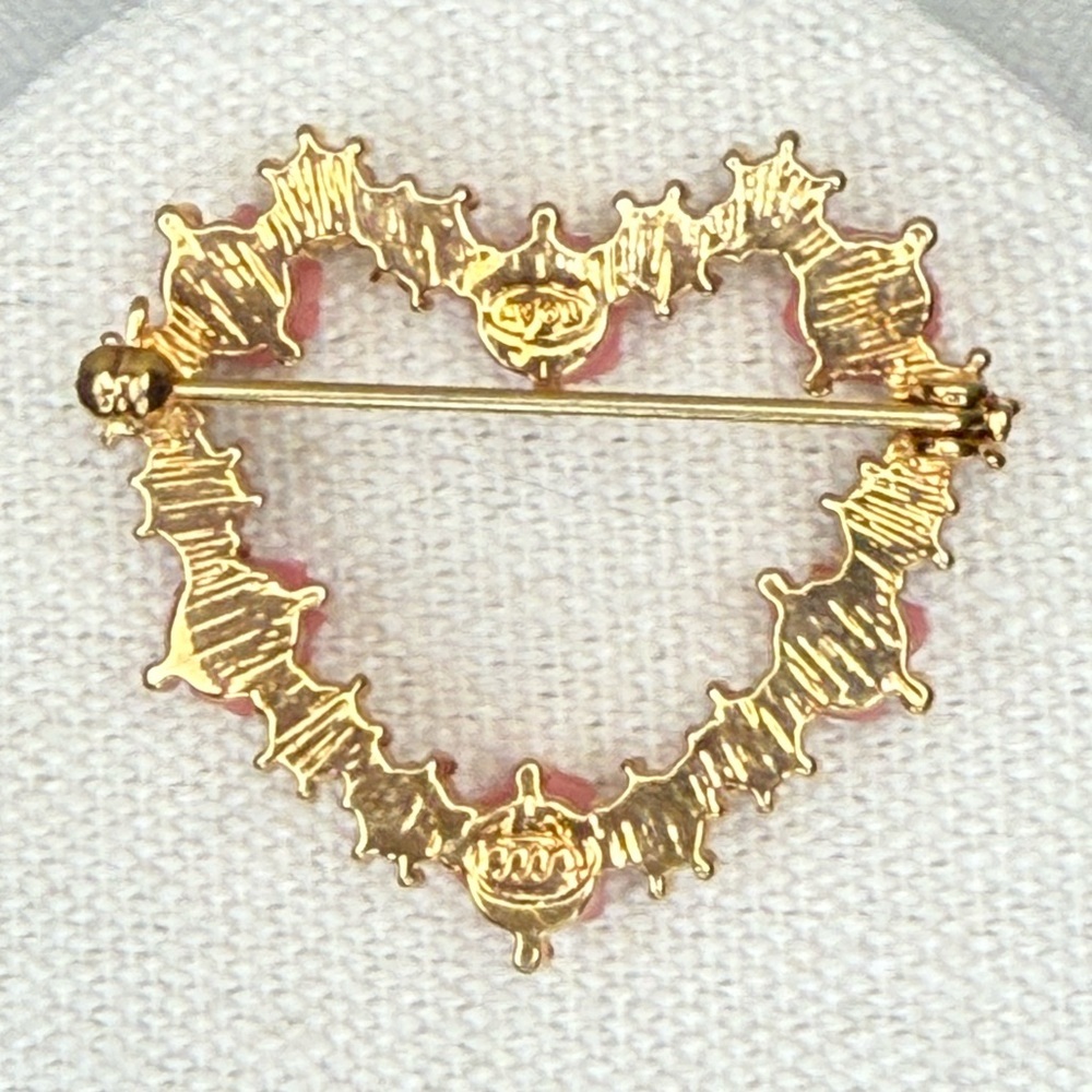 Avon • Vintage Heart-Shaped Rose Wreath Brooch - Picture 2 of 4